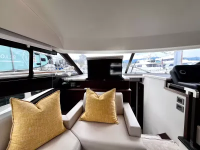 Pre-Owned 2021 Prestige yachts 520 Fly for Sale | Vancouver, BC | M&P Yacht Centre | 6a89202d2ef704f9af004a81
