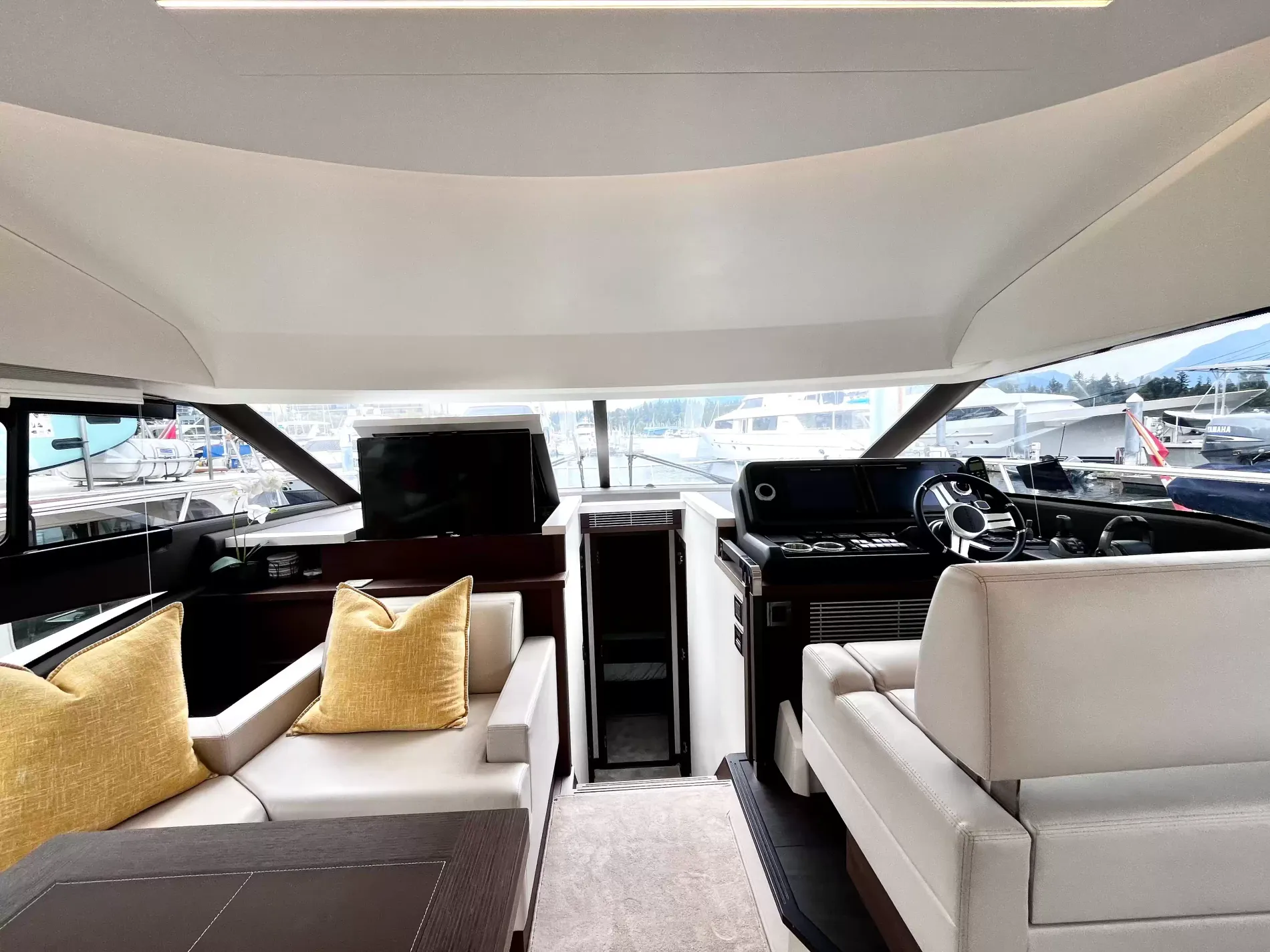 Pre-Owned 2021 Prestige yachts 520 Fly for Sale | Vancouver, BC | M&P Yacht Centre | 6a89202d2ef704f9af004a81