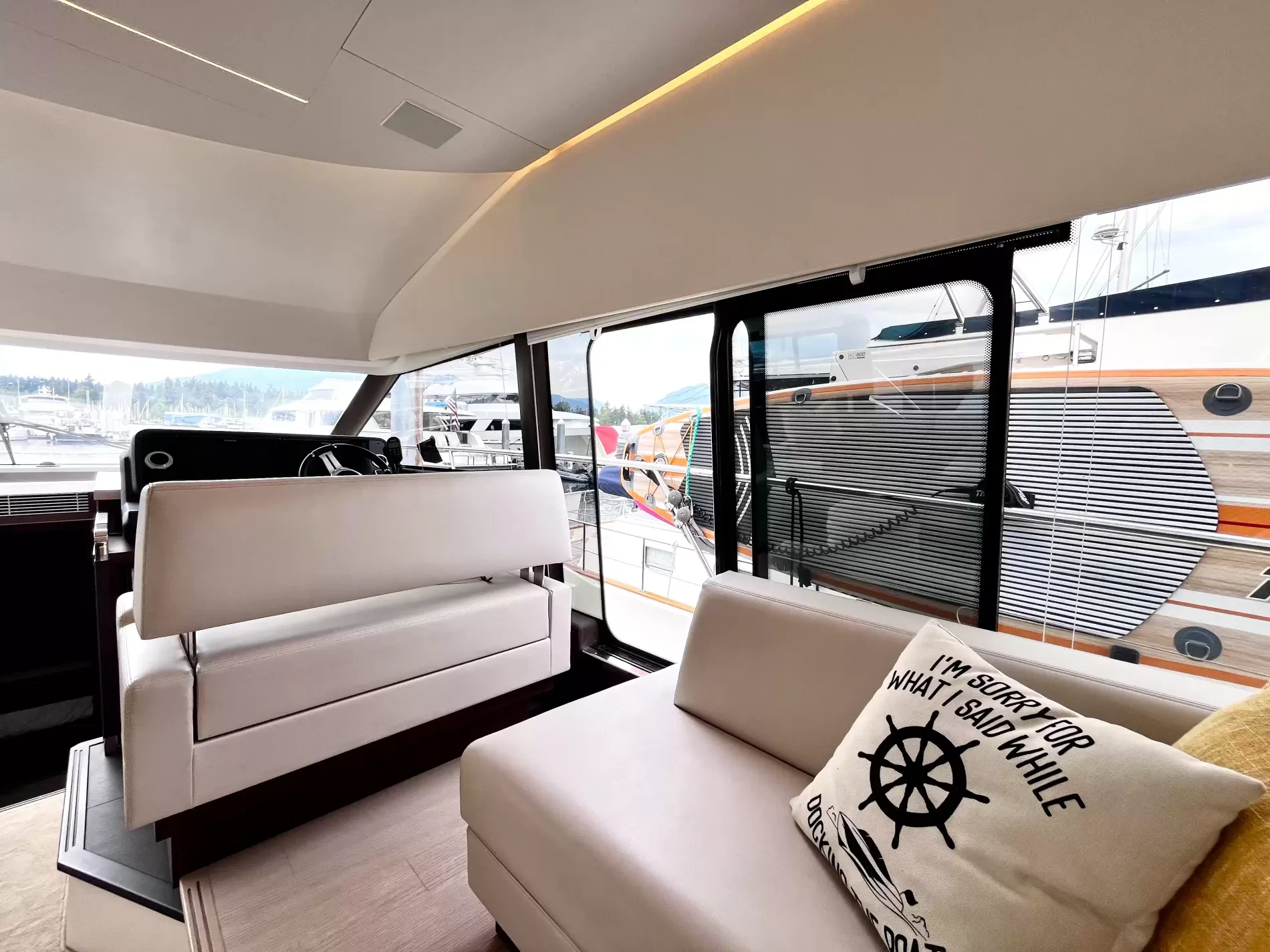 Pre-Owned 2021 Prestige yachts 520 Fly for Sale | Vancouver, BC | M&P Yacht Centre | 6a89202d2ef704f9af004a81