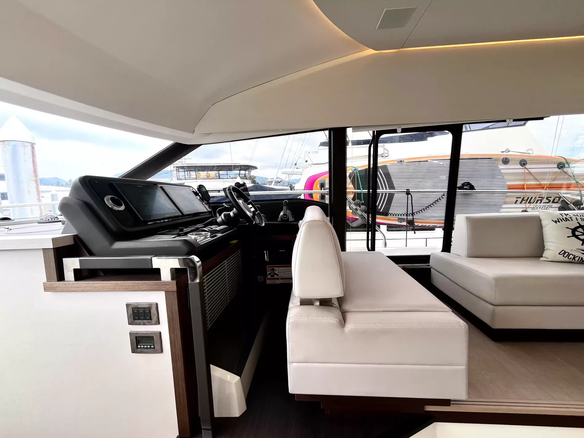 Pre-Owned 2021 Prestige yachts 520 Fly for Sale | Vancouver, BC | M&P Yacht Centre | 6a89202d2ef704f9af004a81