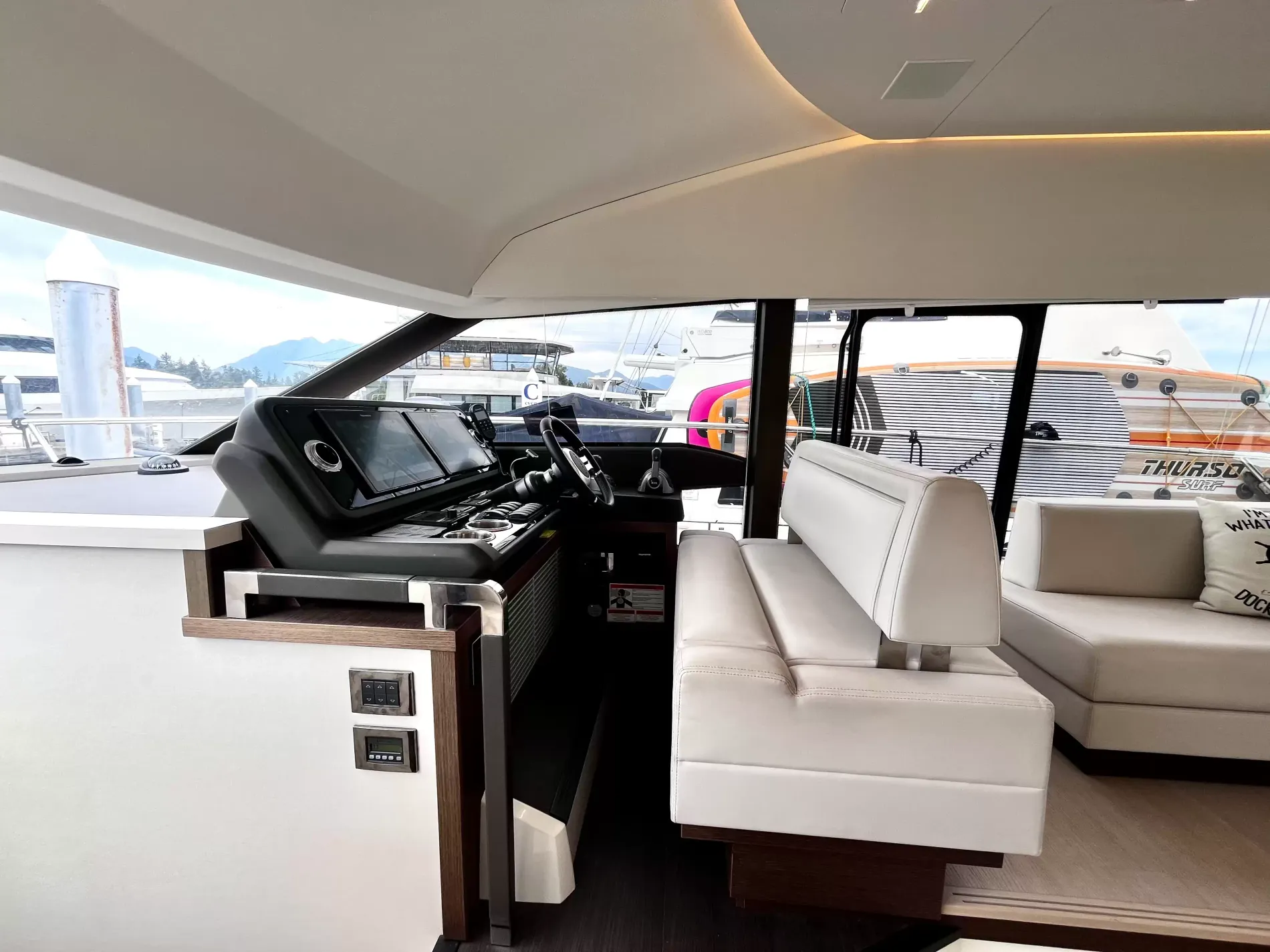 Pre-Owned 2021 Prestige yachts 520 Fly for Sale | Vancouver, BC | M&P Yacht Centre | 6a89202d2ef704f9af004a81