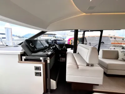 Pre-Owned 2021 Prestige yachts 520 Fly for Sale | Vancouver, BC | M&P Yacht Centre | 6a89202d2ef704f9af004a81