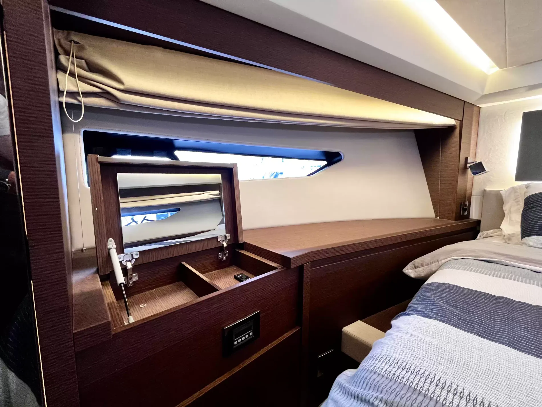 Pre-Owned 2021 Prestige yachts 520 Fly for Sale | Vancouver, BC | M&P Yacht Centre | 6a89202d2ef704f9af004a81