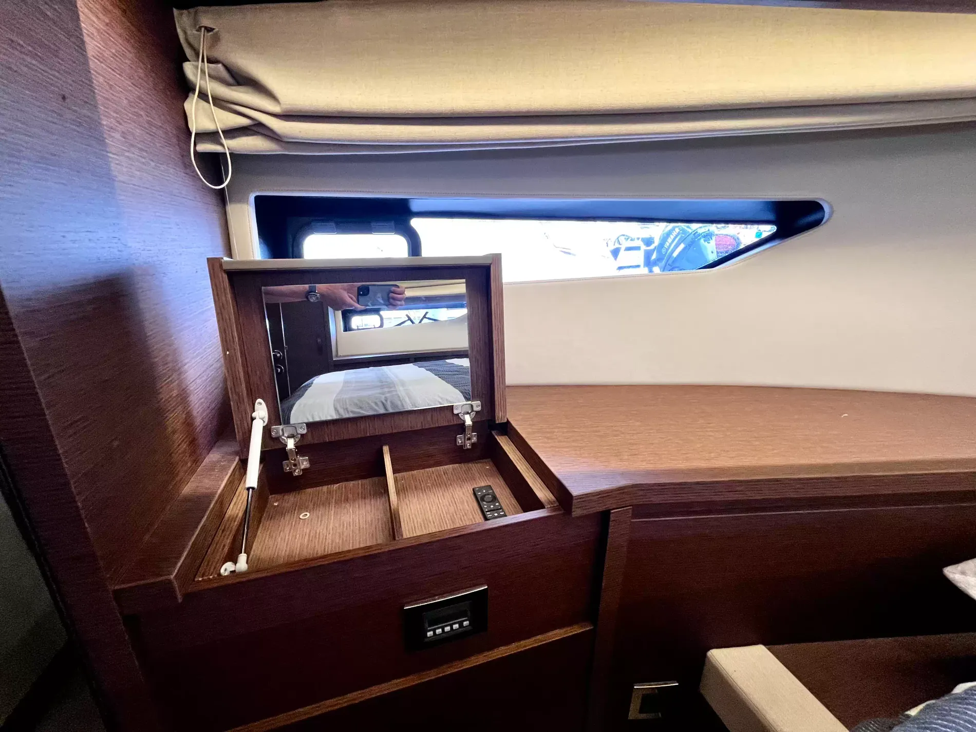 Pre-Owned 2021 Prestige yachts 520 Fly for Sale | Vancouver, BC | M&P Yacht Centre | 6a89202d2ef704f9af004a81