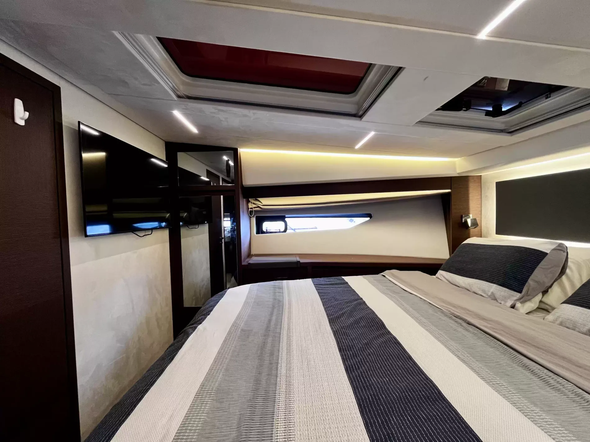 Pre-Owned 2021 Prestige yachts 520 Fly for Sale | Vancouver, BC | M&P Yacht Centre | 6a89202d2ef704f9af004a81