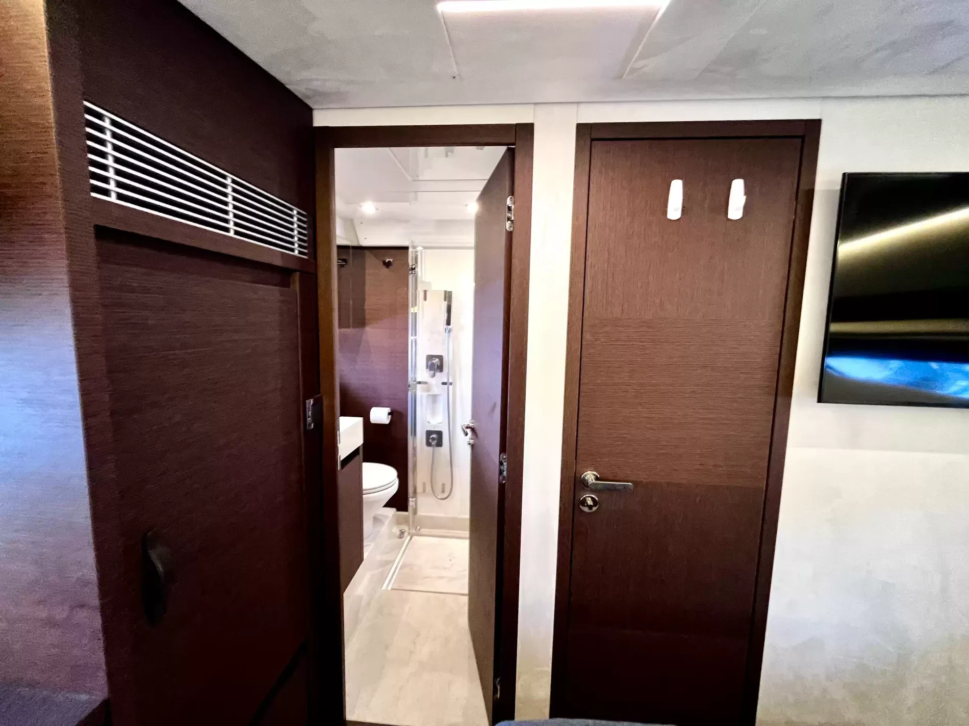 Pre-Owned 2021 Prestige yachts 520 Fly for Sale | Vancouver, BC | M&P Yacht Centre | 6a89202d2ef704f9af004a81