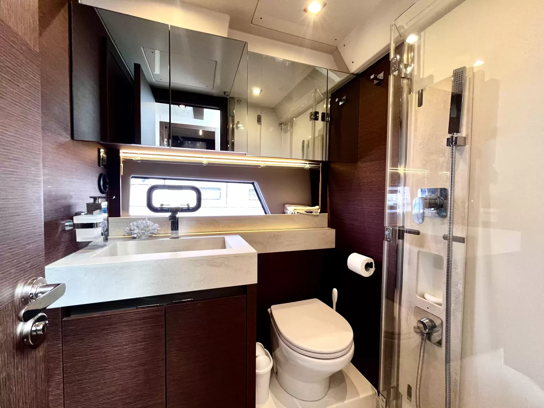 Pre-Owned 2021 Prestige yachts 520 Fly for Sale | Vancouver, BC | M&P Yacht Centre | 6a89202d2ef704f9af004a81
