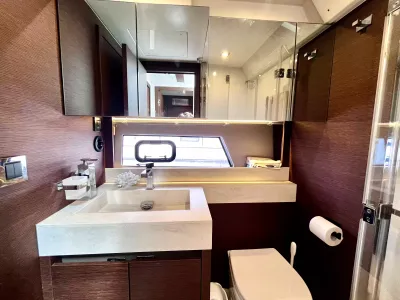 Pre-Owned 2021 Prestige yachts 520 Fly for Sale | Vancouver, BC | M&P Yacht Centre | 6a89202d2ef704f9af004a81