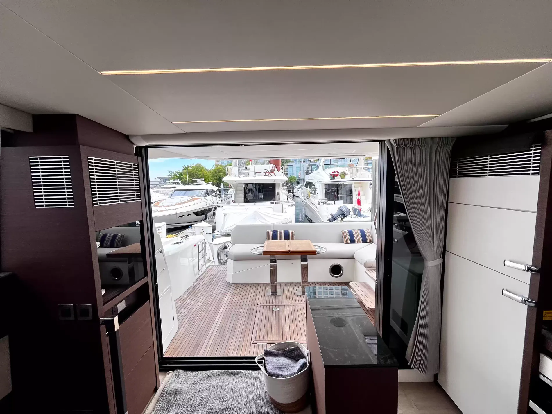 Pre-Owned 2021 Prestige yachts 520 Fly for Sale | Vancouver, BC | M&P Yacht Centre | 6a89202d2ef704f9af004a81