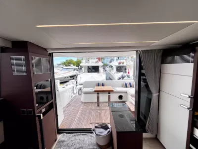 Pre-Owned 2021 Prestige yachts 520 Fly for Sale | Vancouver, BC | M&P Yacht Centre | 6a89202d2ef704f9af004a81
