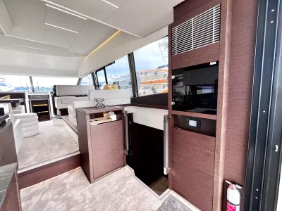 Pre-Owned 2021 Prestige yachts 520 Fly for Sale | Vancouver, BC | M&P Yacht Centre | 6a89202d2ef704f9af004a81