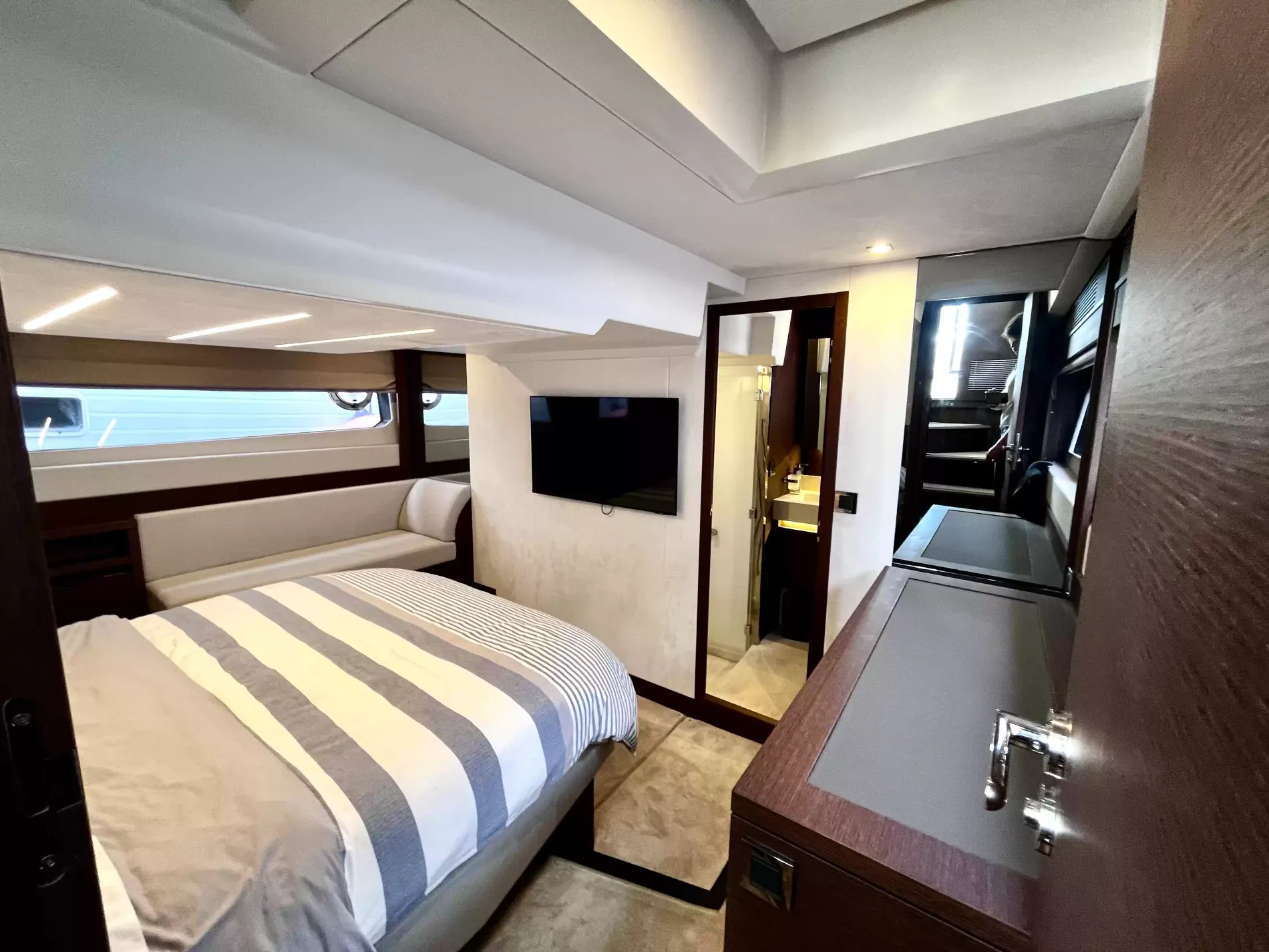 Pre-Owned 2021 Prestige yachts 520 Fly for Sale | Vancouver, BC | M&P Yacht Centre | 6a89202d2ef704f9af004a81