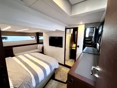 Pre-Owned 2021 Prestige yachts 520 Fly for Sale | Vancouver, BC | M&P Yacht Centre | 6a89202d2ef704f9af004a81