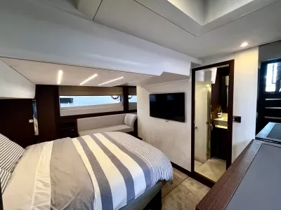 Pre-Owned 2021 Prestige yachts 520 Fly for Sale | Vancouver, BC | M&P Yacht Centre | 6a89202d2ef704f9af004a81