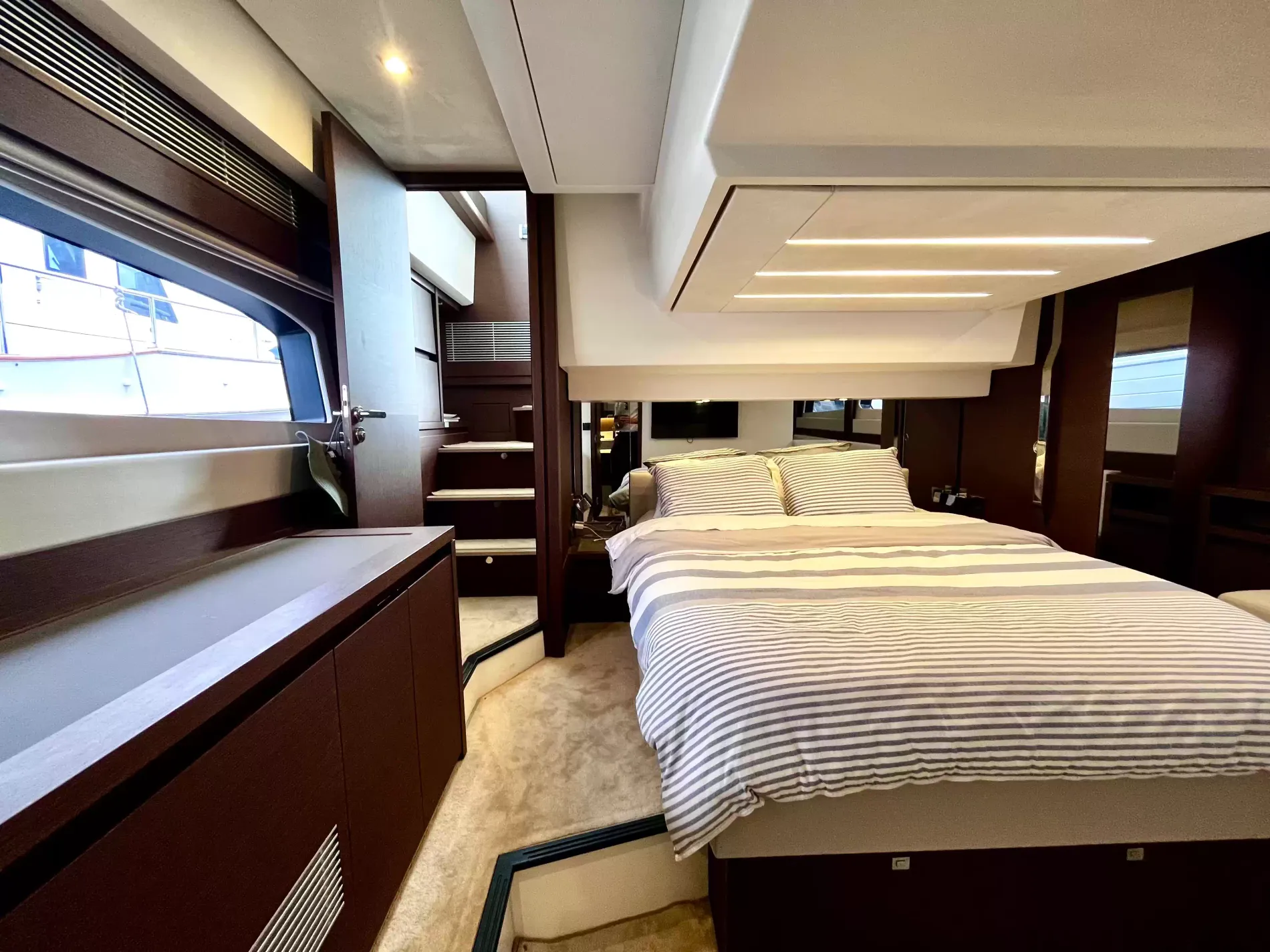 Pre-Owned 2021 Prestige yachts 520 Fly for Sale | Vancouver, BC | M&P Yacht Centre | 6a89202d2ef704f9af004a81