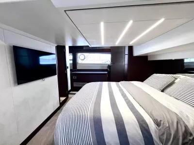 Pre-Owned 2021 Prestige yachts 520 Fly for Sale | Vancouver, BC | M&P Yacht Centre | 6a89202d2ef704f9af004a81