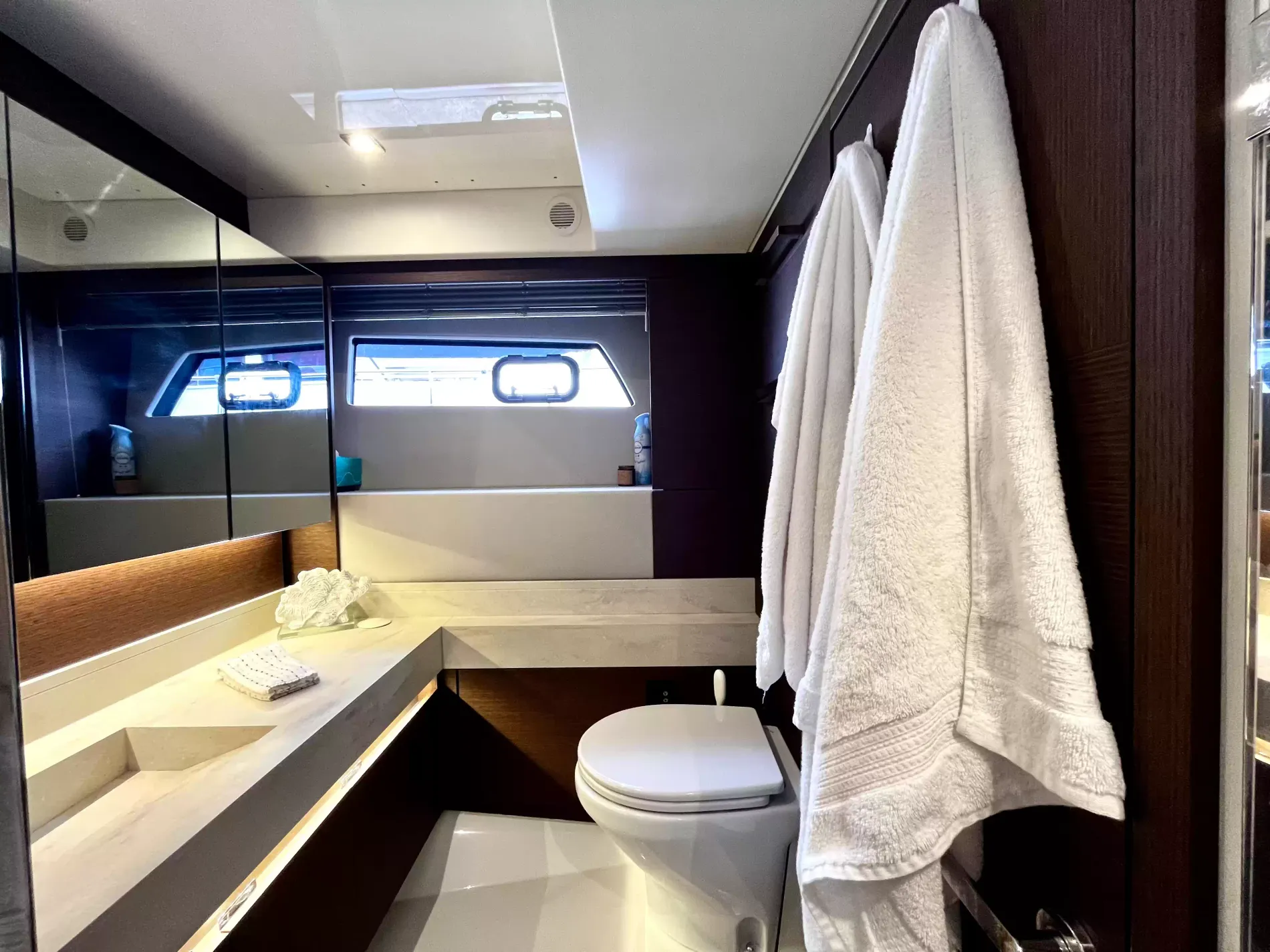 Pre-Owned 2021 Prestige yachts 520 Fly for Sale | Vancouver, BC | M&P Yacht Centre | 6a89202d2ef704f9af004a81