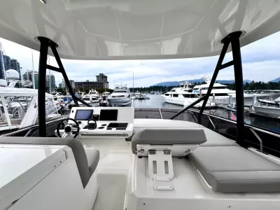Pre-Owned 2021 Prestige yachts 520 Fly for Sale | Vancouver, BC | M&P Yacht Centre | 6a89202d2ef704f9af004a81