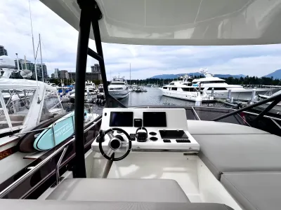 Pre-Owned 2021 Prestige yachts 520 Fly for Sale | Vancouver, BC | M&P Yacht Centre | 6a89202d2ef704f9af004a81