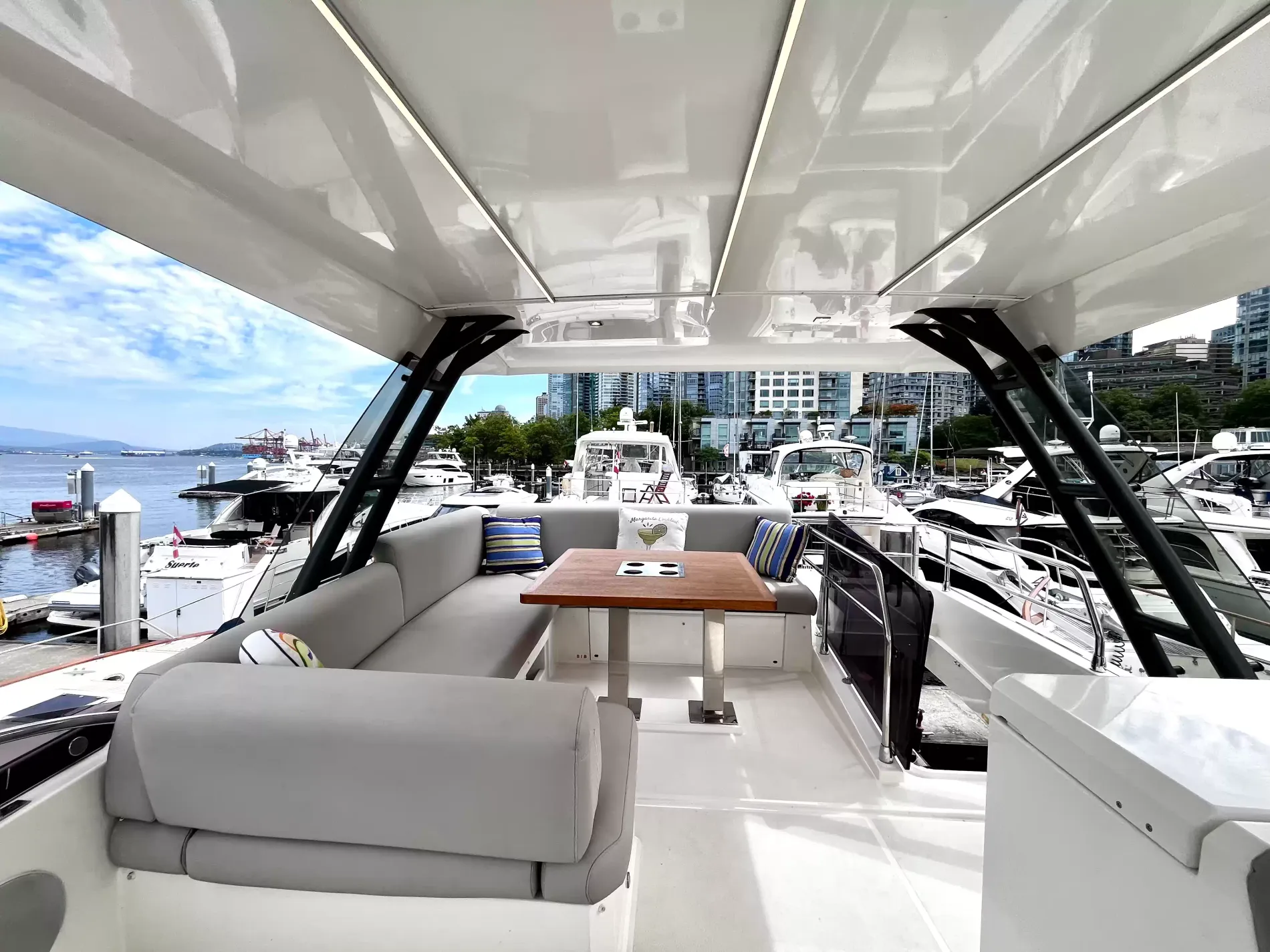 Pre-Owned 2021 Prestige yachts 520 Fly for Sale | Vancouver, BC | M&P Yacht Centre | 6a89202d2ef704f9af004a81
