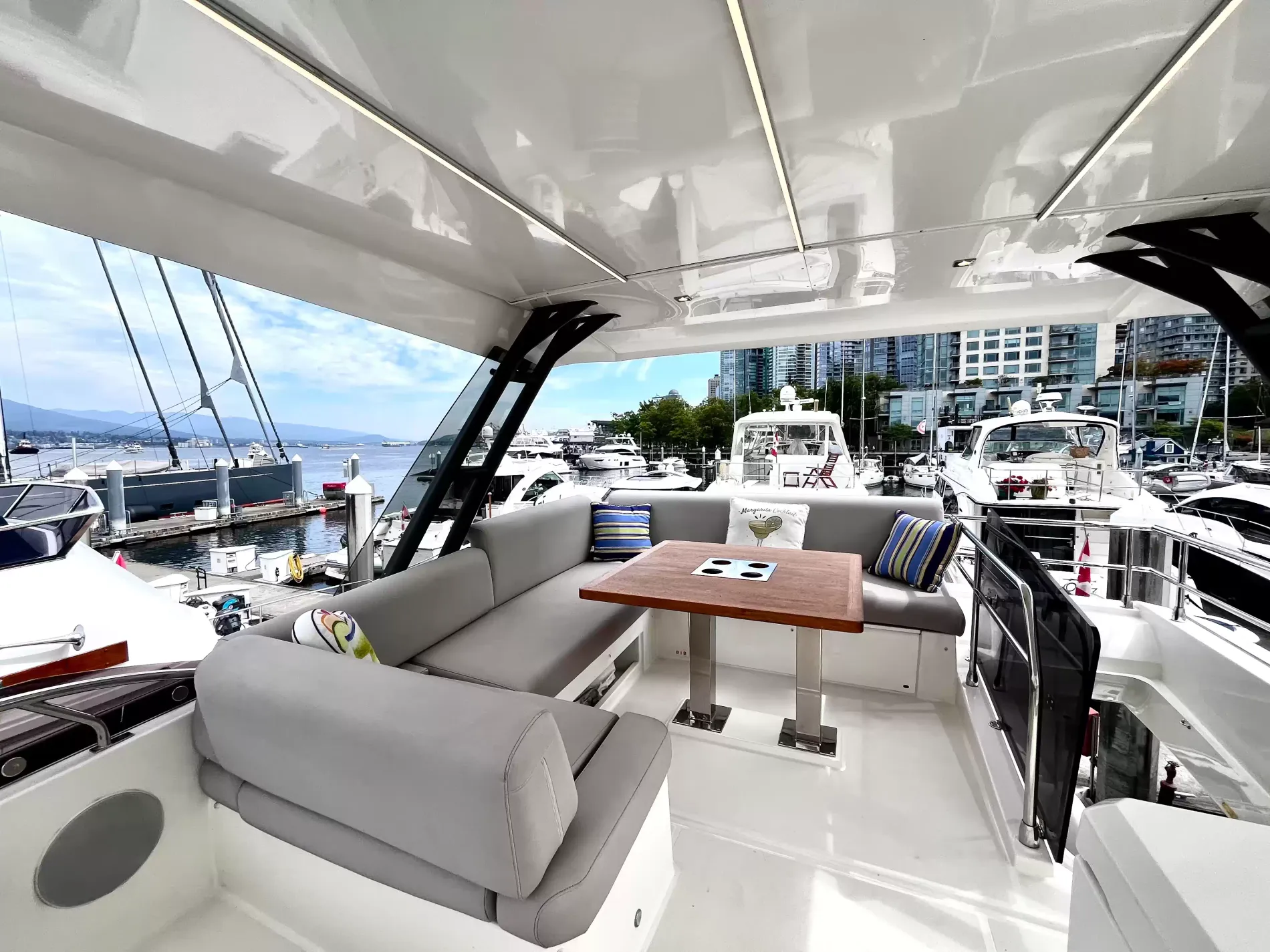 Pre-Owned 2021 Prestige yachts 520 Fly for Sale | Vancouver, BC | M&P Yacht Centre | 6a89202d2ef704f9af004a81