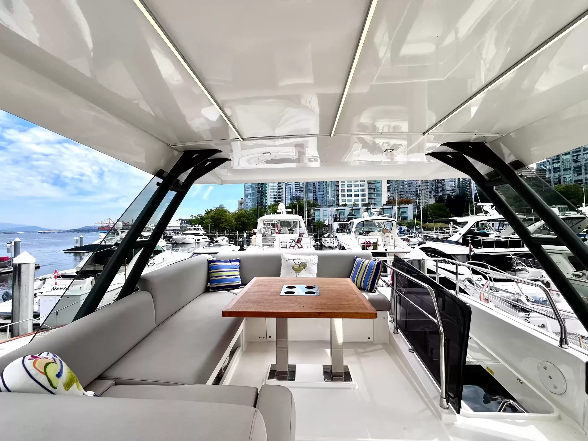 Pre-Owned 2021 Prestige yachts 520 Fly for Sale | Vancouver, BC | M&P Yacht Centre | 6a89202d2ef704f9af004a81