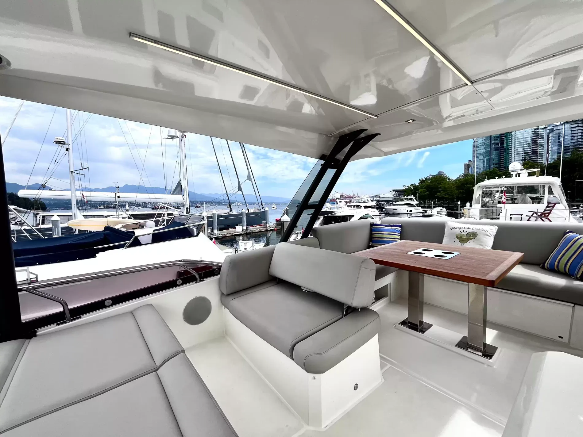 Pre-Owned 2021 Prestige yachts 520 Fly for Sale | Vancouver, BC | M&P Yacht Centre | 6a89202d2ef704f9af004a81