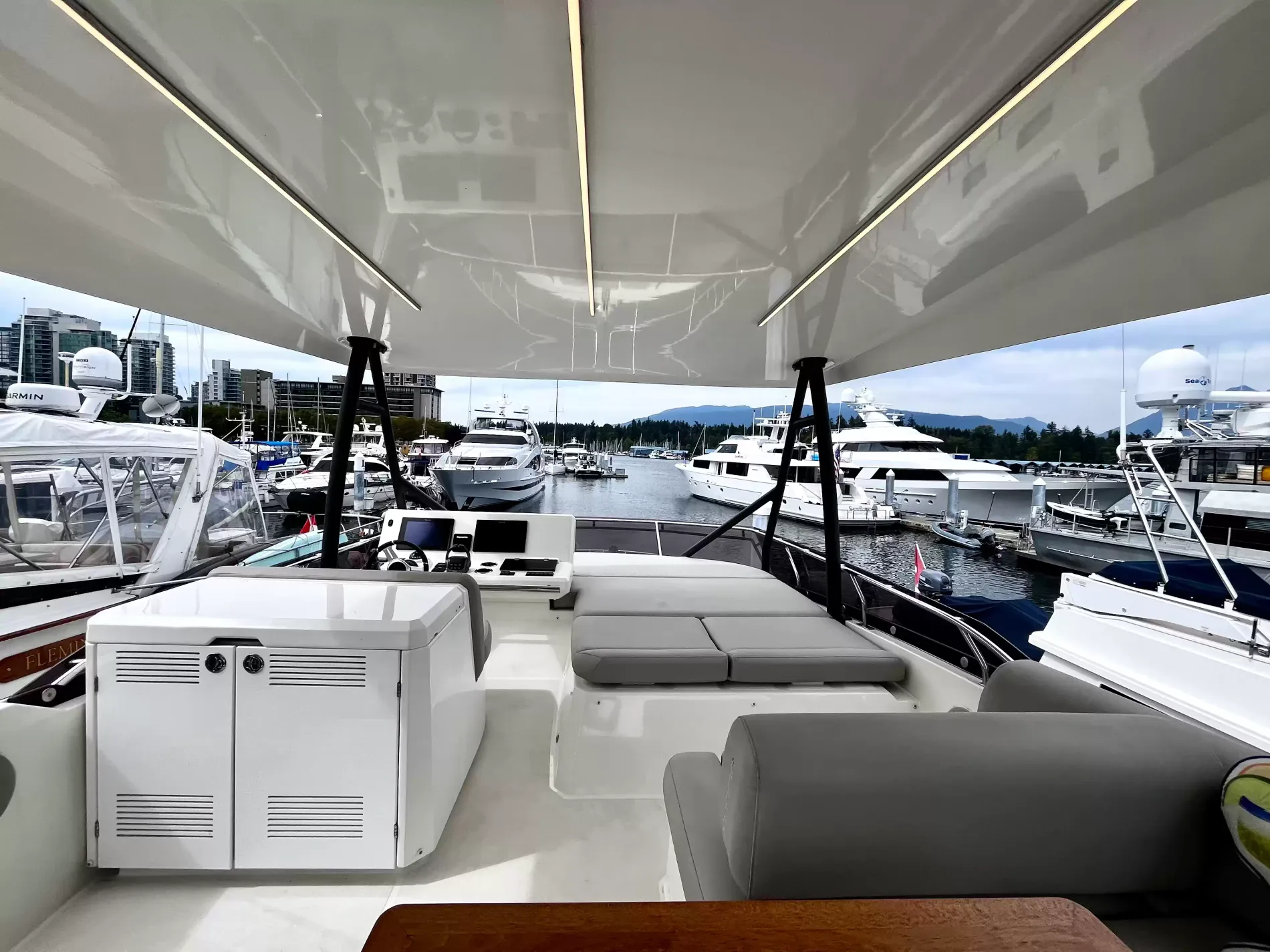 Pre-Owned 2021 Prestige yachts 520 Fly for Sale | Vancouver, BC | M&P Yacht Centre | 6a89202d2ef704f9af004a81