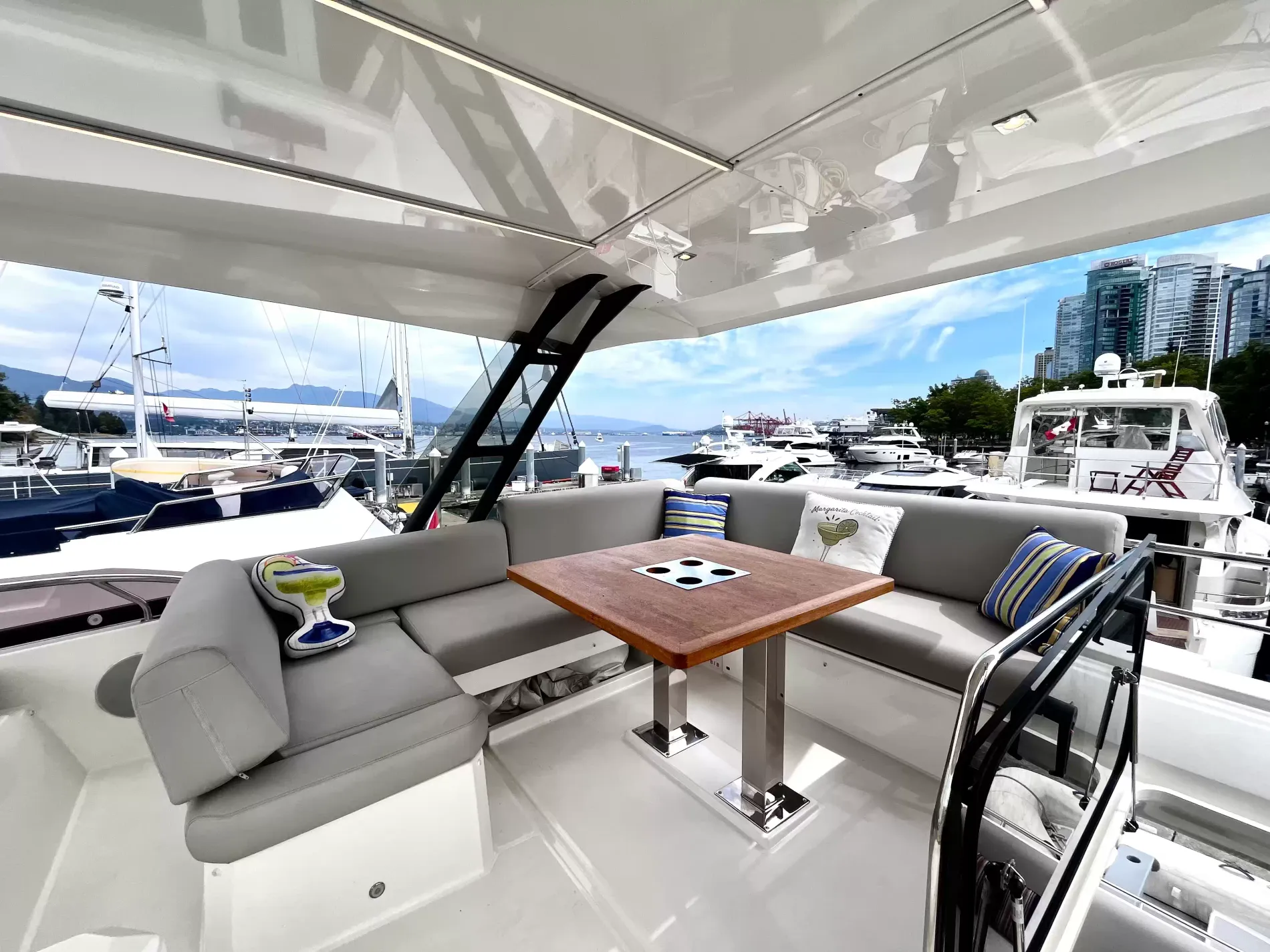 Pre-Owned 2021 Prestige yachts 520 Fly for Sale | Vancouver, BC | M&P Yacht Centre | 6a89202d2ef704f9af004a81