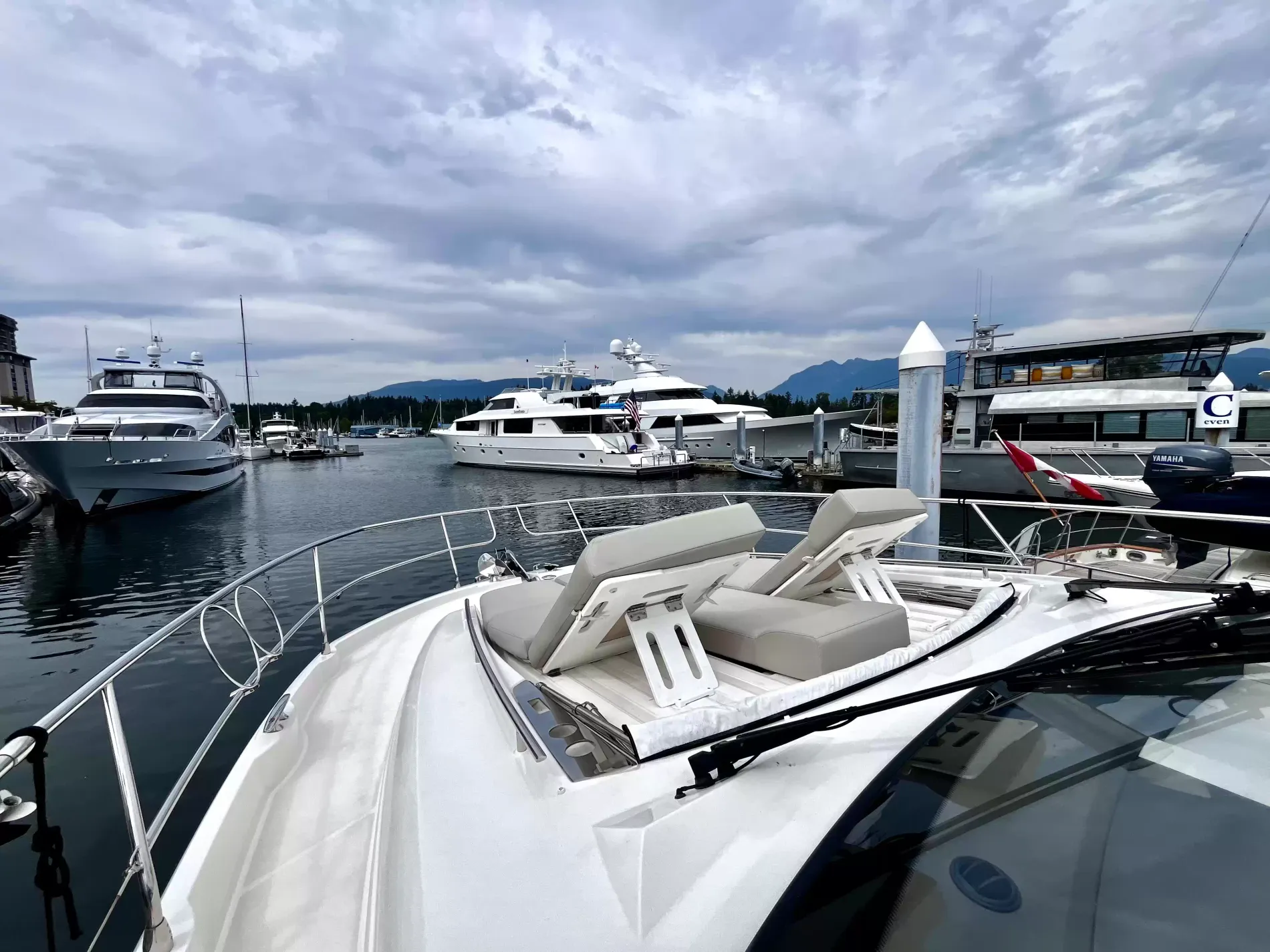 Pre-Owned 2021 Prestige yachts 520 Fly for Sale | Vancouver, BC | M&P Yacht Centre | 6a89202d2ef704f9af004a81