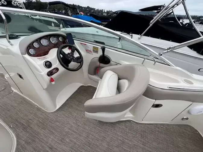 2004  Sea Ray 220 Sundeck