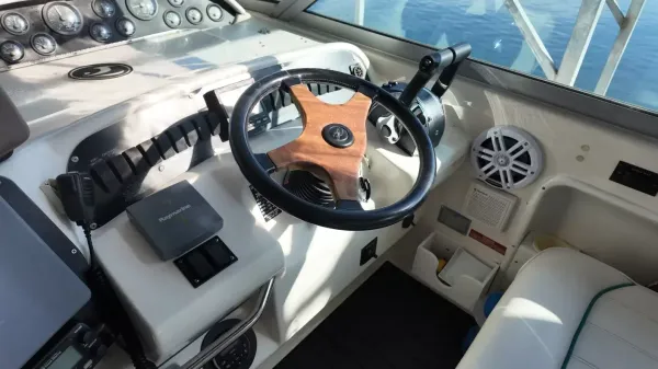 1995 Sea ray 330-15
