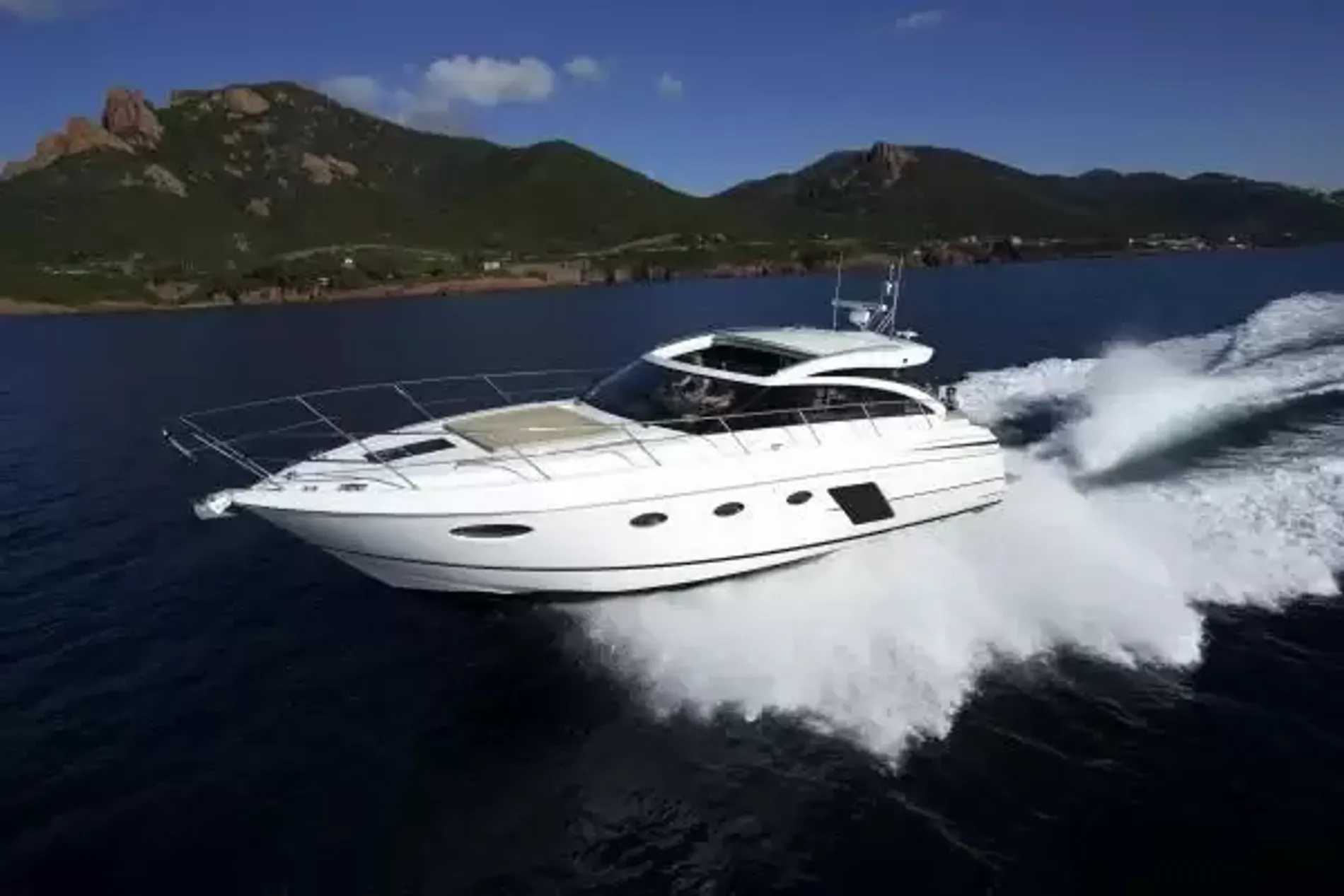 Pre-Owned 2015 Princess V52 for Sale | Vancouver, BC | M&P Yacht Centre | 6a892bed1db46488f4024a83