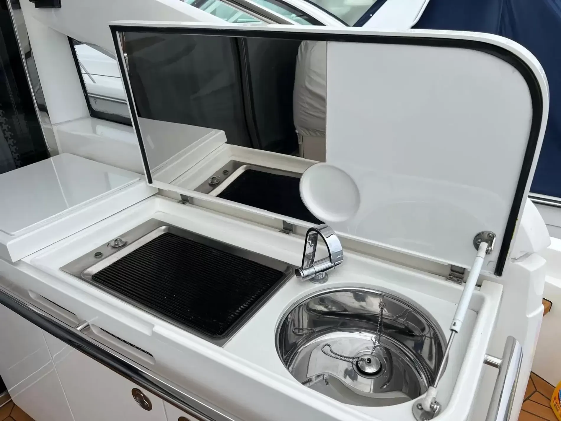 Pre-Owned 2015 Princess V52 for Sale | Vancouver, BC | M&P Yacht Centre | 6a892bed1db46488f4024a83