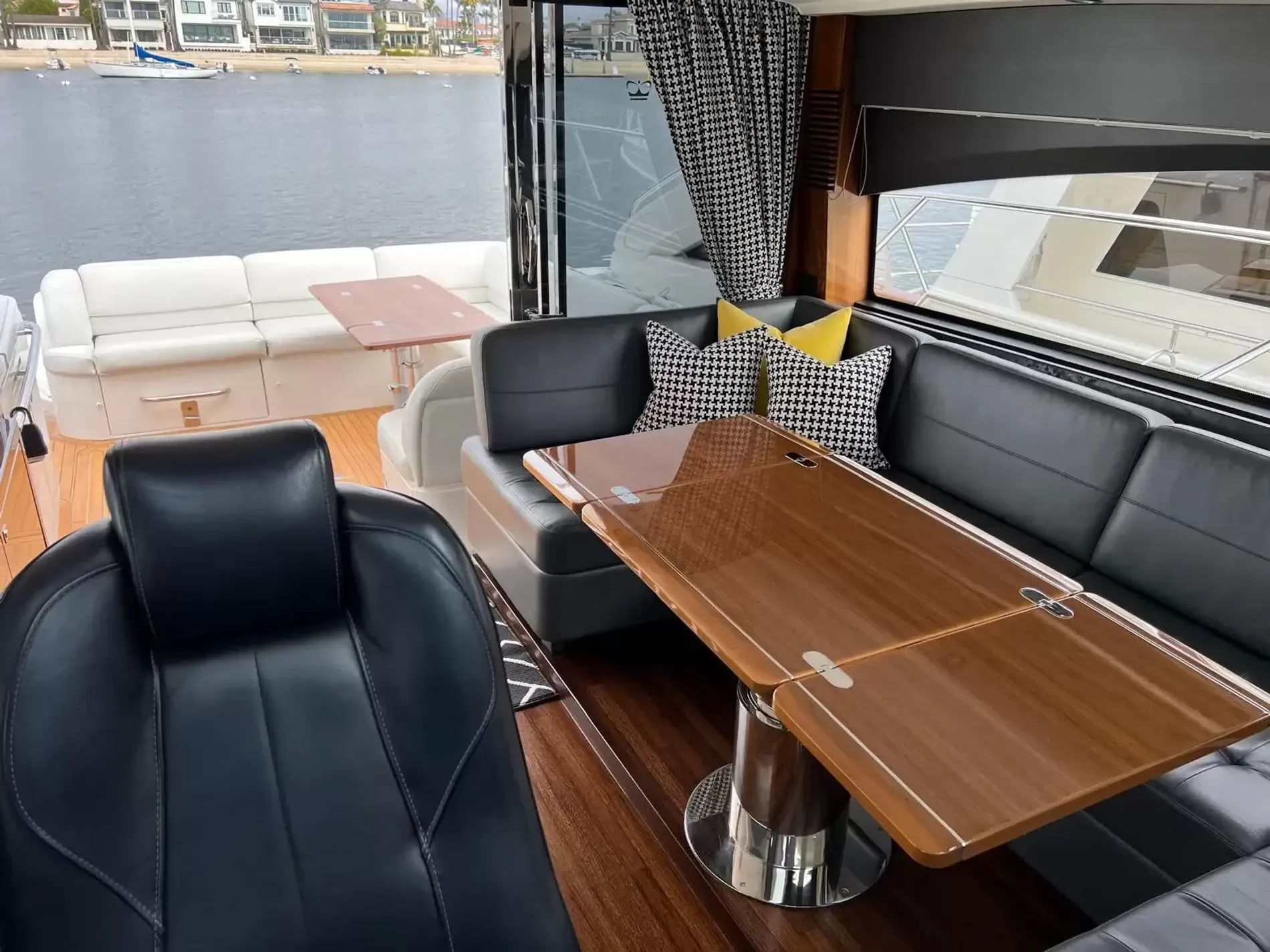 Pre-Owned 2015 Princess V52 for Sale | Vancouver, BC | M&P Yacht Centre | 6a892bed1db46488f4024a83