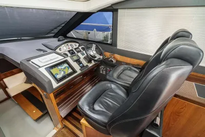 Pre-Owned 2015 Princess V52 for Sale | Vancouver, BC | M&P Yacht Centre | 6a892bed1db46488f4024a83