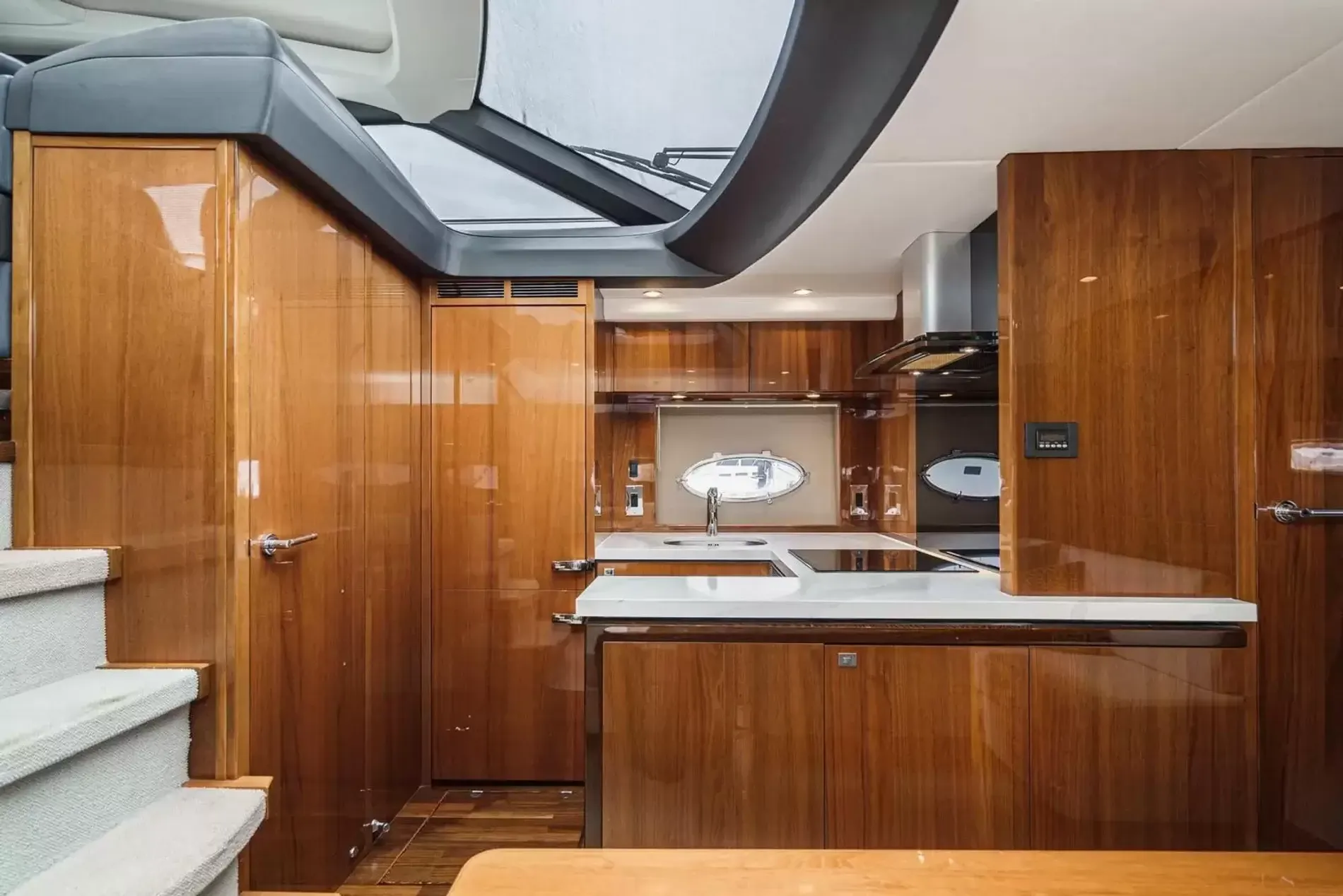 Pre-Owned 2015 Princess V52 for Sale | Vancouver, BC | M&P Yacht Centre | 6a892bed1db46488f4024a83