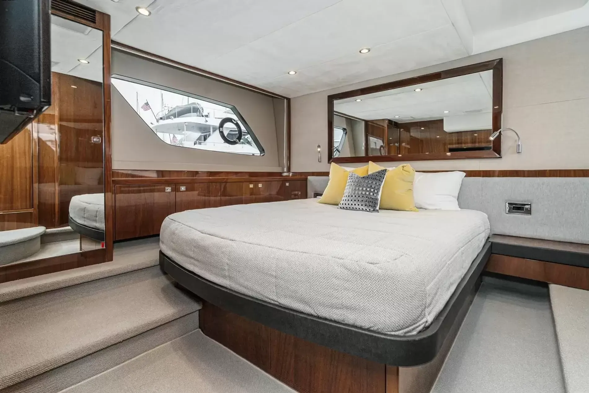 Pre-Owned 2015 Princess V52 for Sale | Vancouver, BC | M&P Yacht Centre | 6a892bed1db46488f4024a83