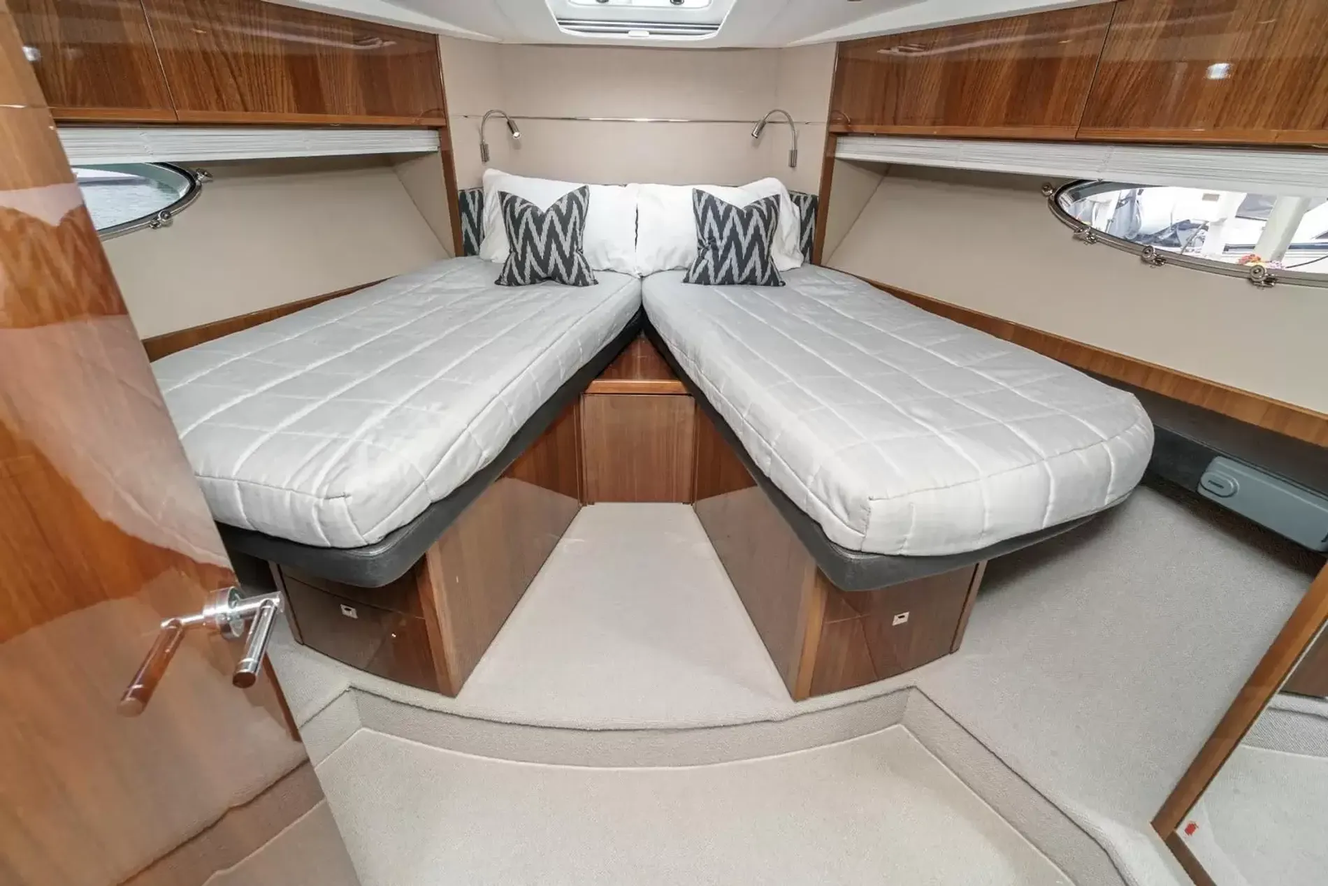 Pre-Owned 2015 Princess V52 for Sale | Vancouver, BC | M&P Yacht Centre | 6a892bed1db46488f4024a83