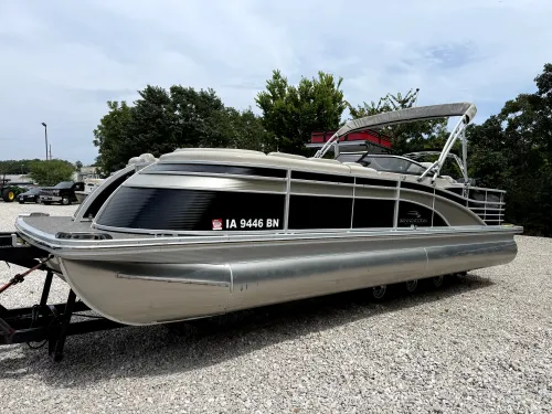 2016 Bennington 2572 QCW