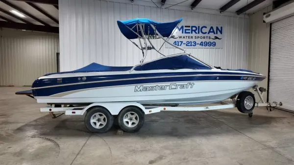2000 Mastercraft Maristar 230-37