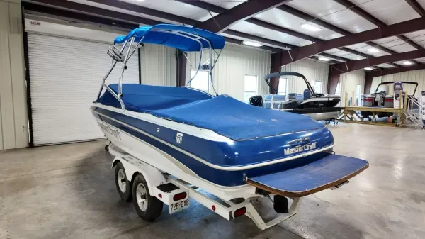 2000 Mastercraft Maristar 230-39