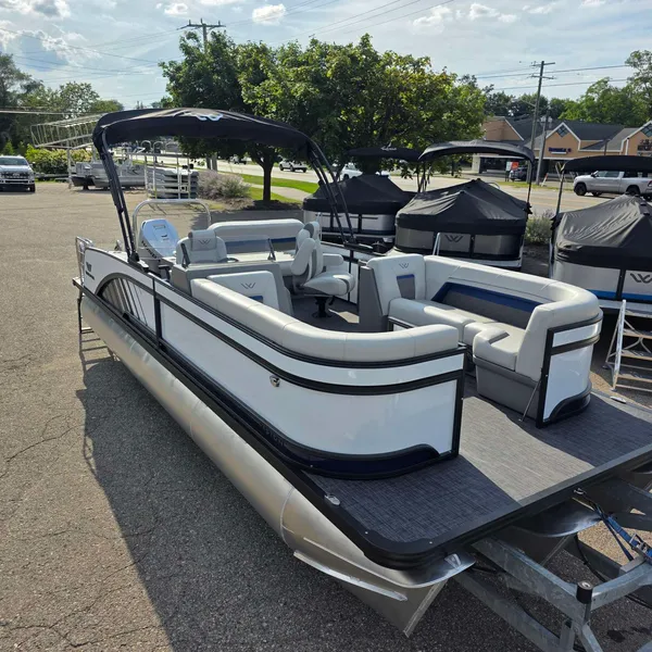 2027 Whisper Pontoons Splash Pad