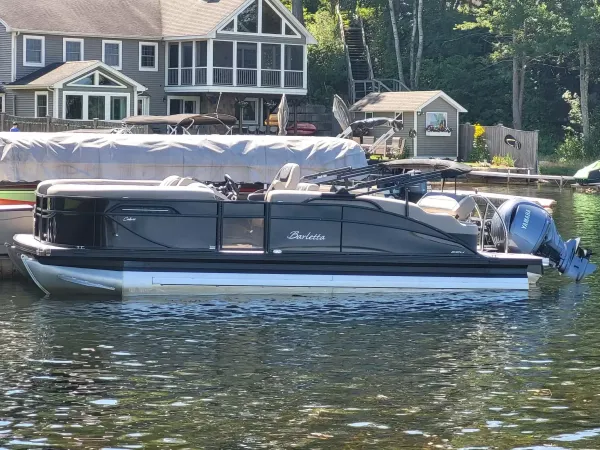2027 Barletta boats Cabrio 22U