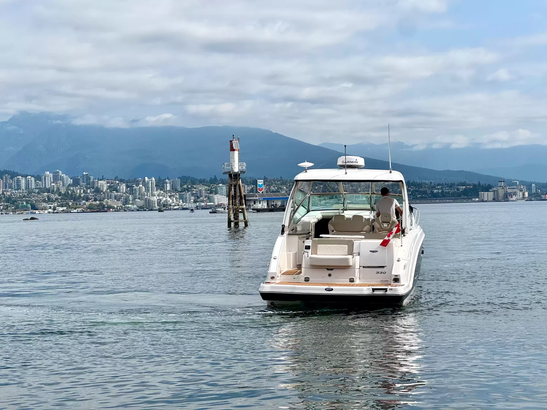Pre-Owned 2018 Chaparral 330 Signature for Sale | Vancouver, BC | M&P Yacht Centre | 6a912cb785f8ff06d0058ff4