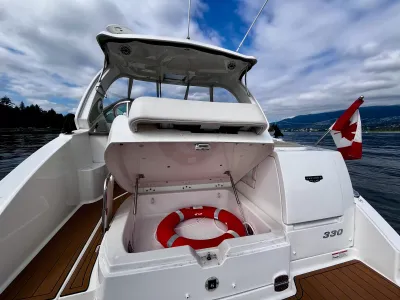 Pre-Owned 2018 Chaparral 330 Signature for Sale | Vancouver, BC | M&P Yacht Centre | 6a912cb785f8ff06d0058ff4