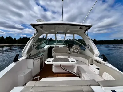 Pre-Owned 2018 Chaparral 330 Signature for Sale | Vancouver, BC | M&P Yacht Centre | 6a912cb785f8ff06d0058ff4