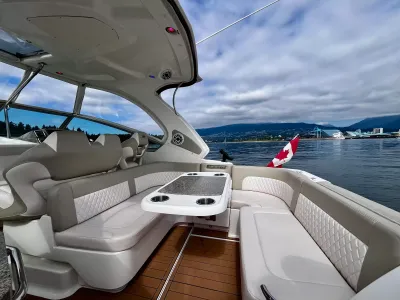 Pre-Owned 2018 Chaparral 330 Signature for Sale | Vancouver, BC | M&P Yacht Centre | 6a912cb785f8ff06d0058ff4