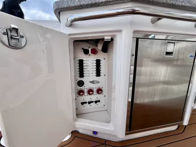 Pre-Owned 2018 Chaparral 330 Signature for Sale | Vancouver, BC | M&P Yacht Centre | 6a912cb785f8ff06d0058ff4