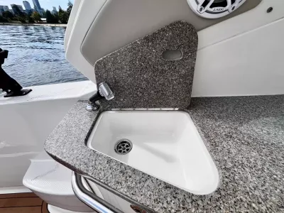 Pre-Owned 2018 Chaparral 330 Signature for Sale | Vancouver, BC | M&P Yacht Centre | 6a912cb785f8ff06d0058ff4